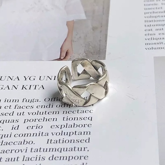 Silver ring - Picture 2 of 5